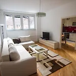 Apartment Beautiful Centre Apartment!