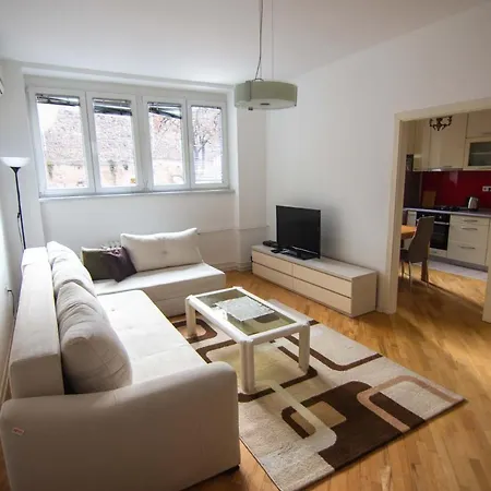 Daire Beautiful Centre Apartment!